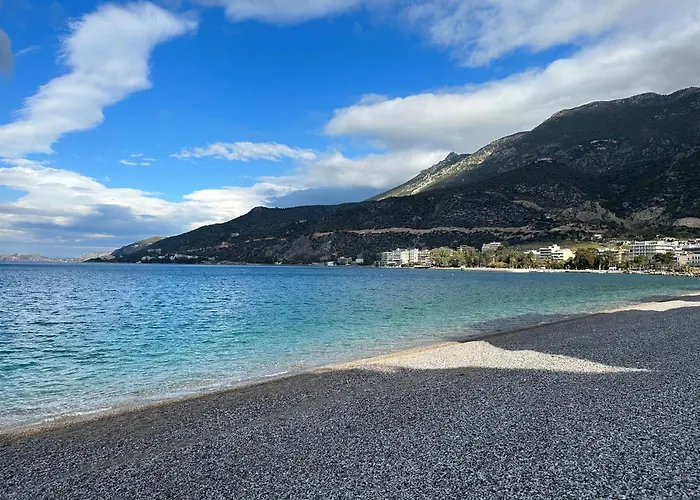 Beachfront Promenade Loutráki
